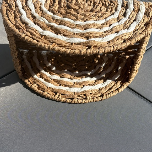 Napkin Holder  Woven Wicker material  tan with white accents - Picture 6 of 6